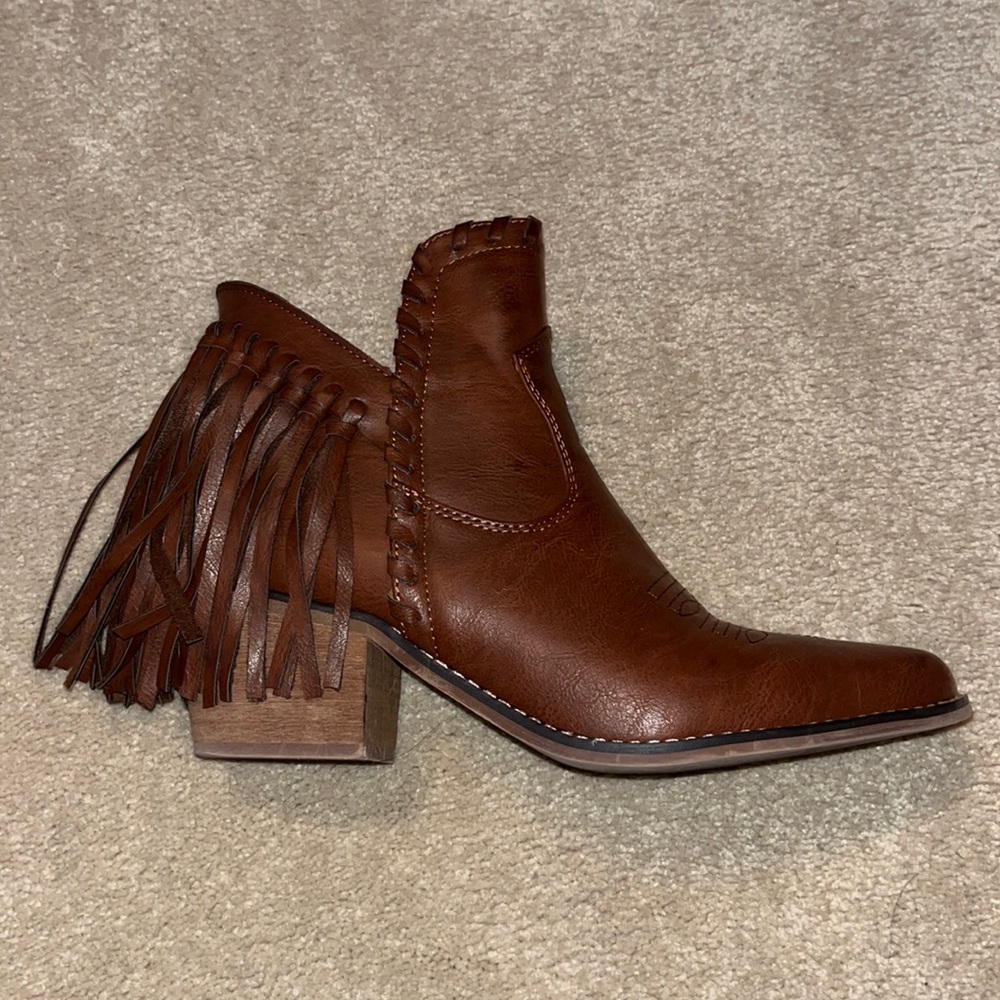 Worn once, Natural Reflections, size 7.5 brown